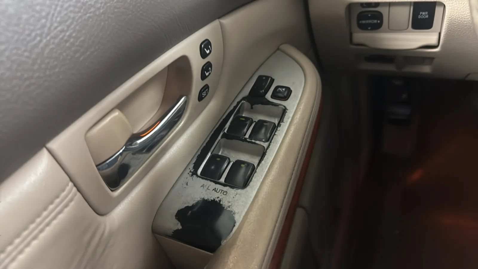 Used 2005 Lexus RX 330 AWD w/ Premium Plus Pkg image 16