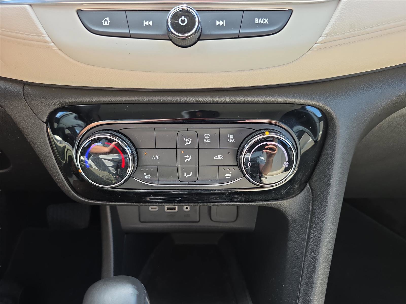 Used 2020 Buick Encore GX Preferred w/ Cold Weather Comfort Package image 25