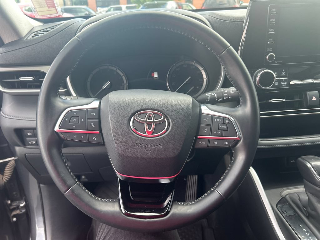 Used 2020 Toyota Highlander XLE AWD/4WD image 20