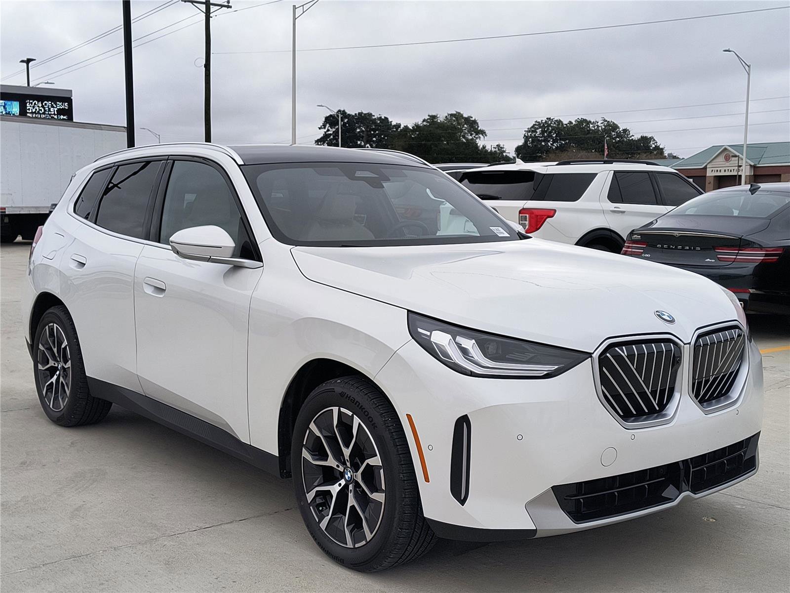Used 2025 BMW X3 xDrive30i w/ Premium Package image 6