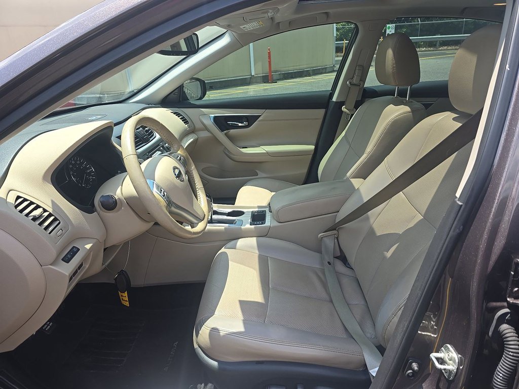 Used 2017 Nissan Altima 2.5 SL w/ 2.5 Technology Package FWD image 5