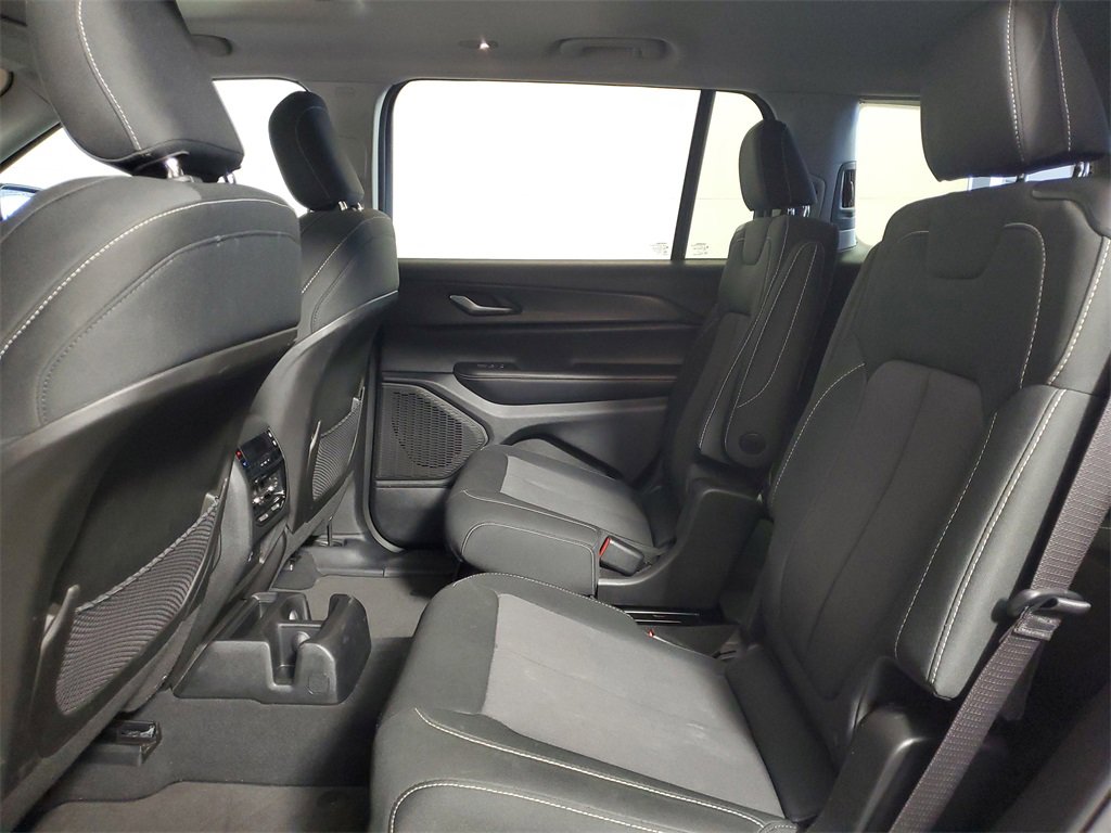 Used 2024 Jeep Grand Cherokee L Laredo image 23