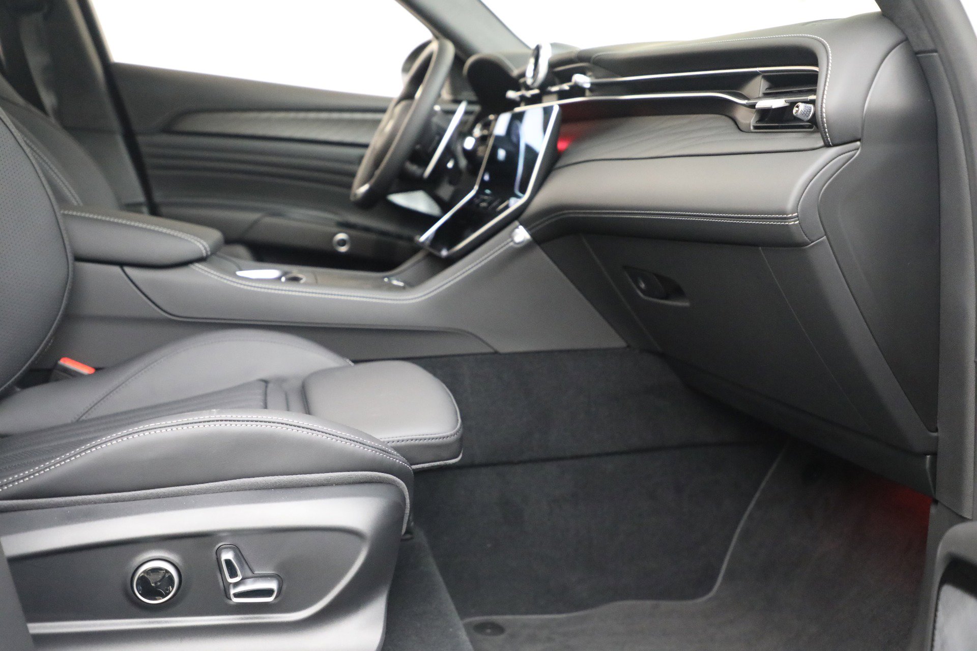 New 2025 Maserati Grecale Modena image 17