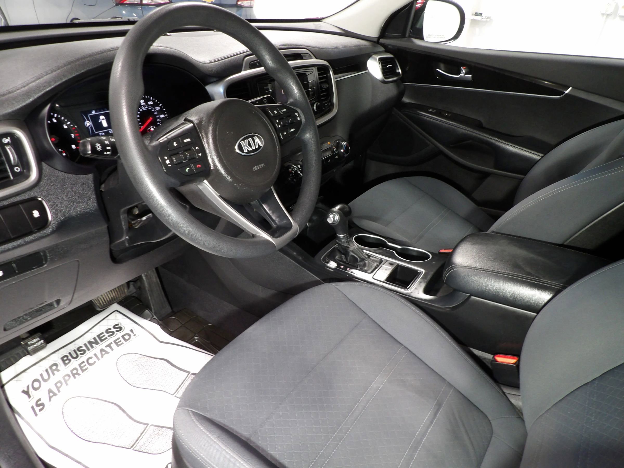 Used 2017 Kia Sorento LX Sport Utility 4D image 10