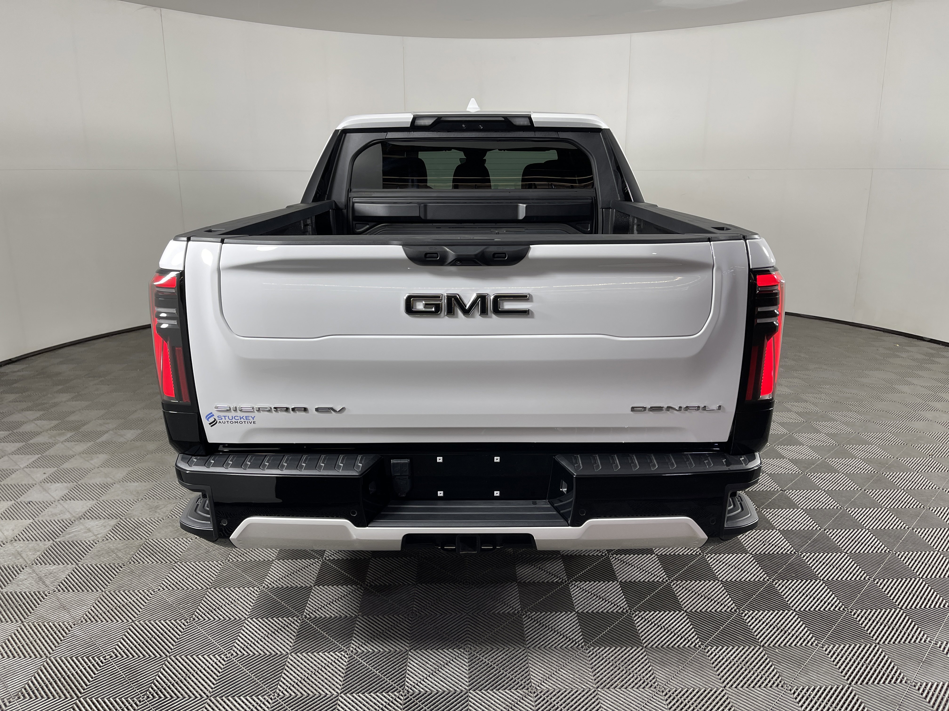New 2025 GMC Sierra EV Denali image 4