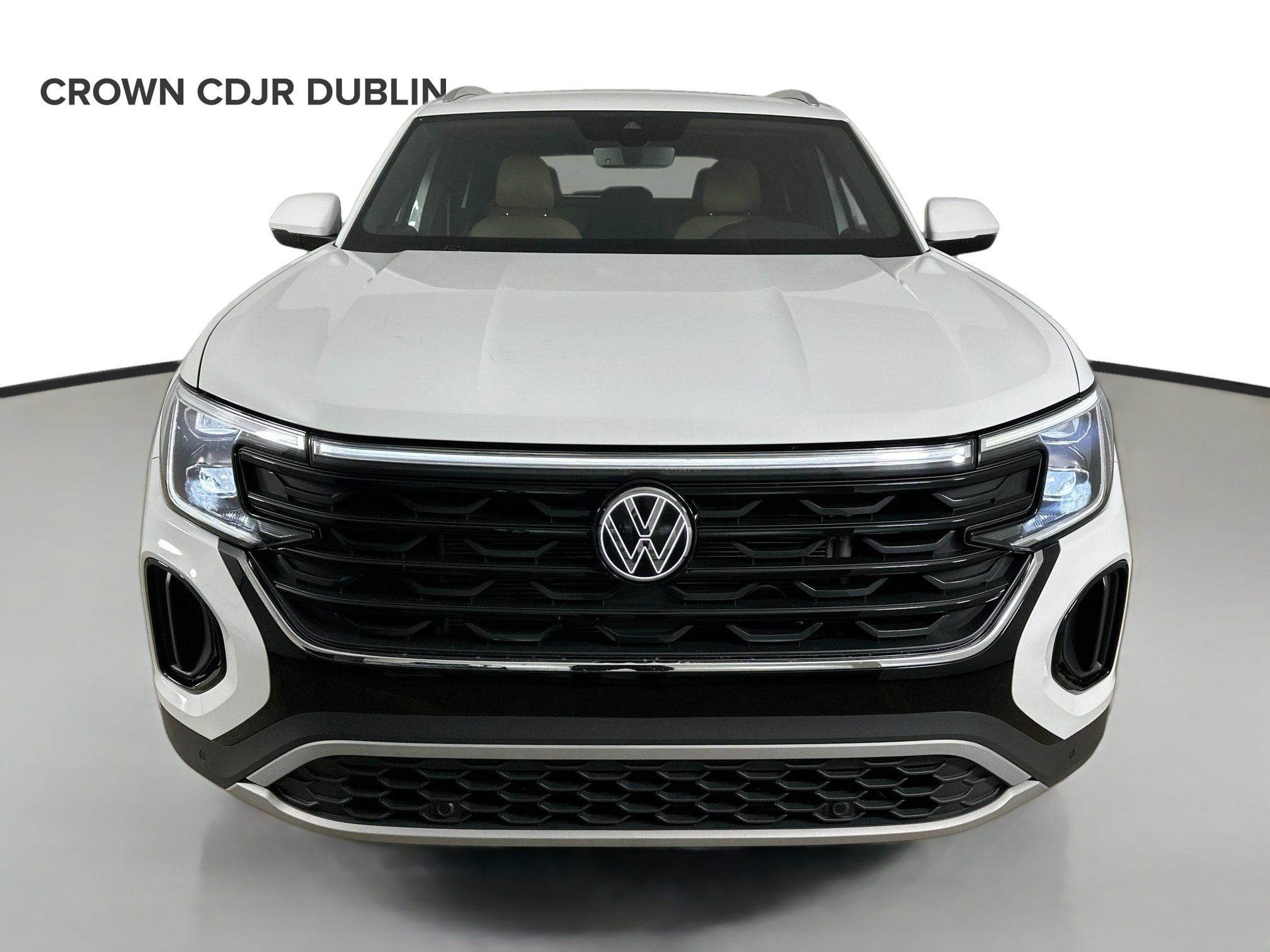 Used 2024 Volkswagen Atlas Cross Sport SE w/ Panoramic Sunroof Package FWD image 2