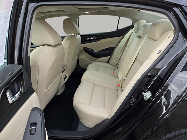 Used 2021 Nissan Maxima Platinum image 14