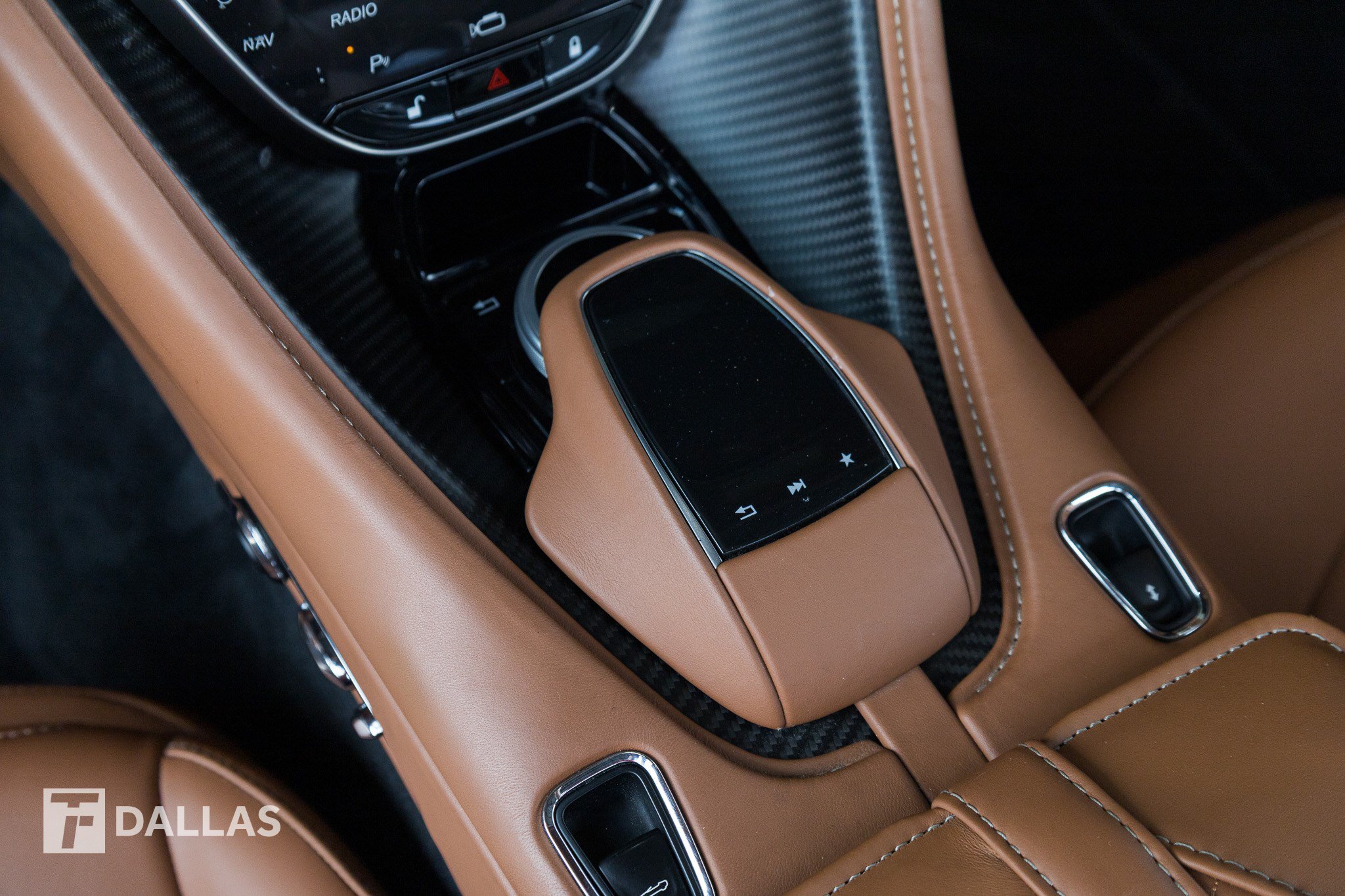 Used 2023 Aston Martin DBS Superleggera Volante RWD image 31