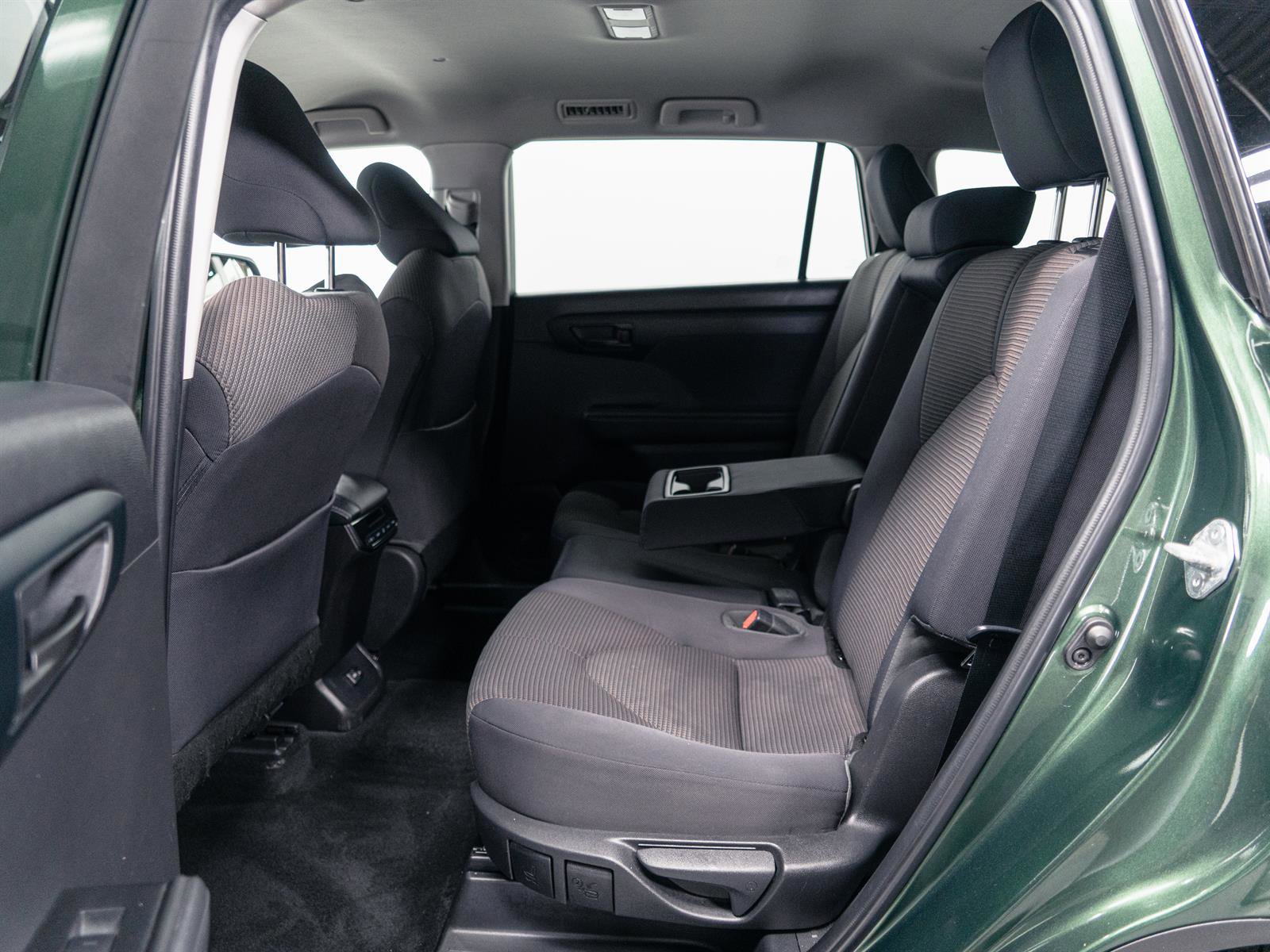 Used 2023 Toyota Highlander L image 5