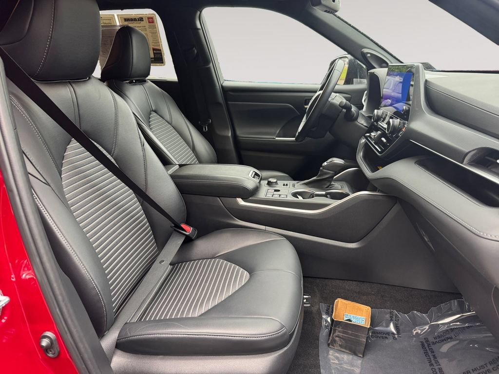 Used 2023 Toyota Highlander XSE AWD/4WD image 15