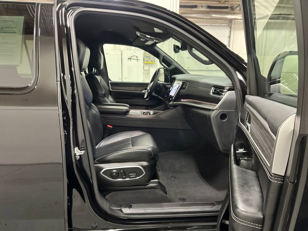 Used 2024 Jeep Wagoneer L Series II w/ Flexible Seating Group image 27