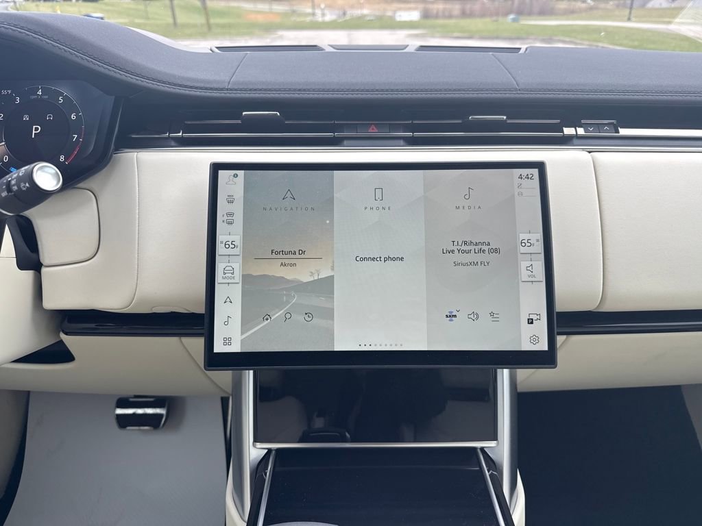 Used 2025 Land Rover Range Rover SE image 23