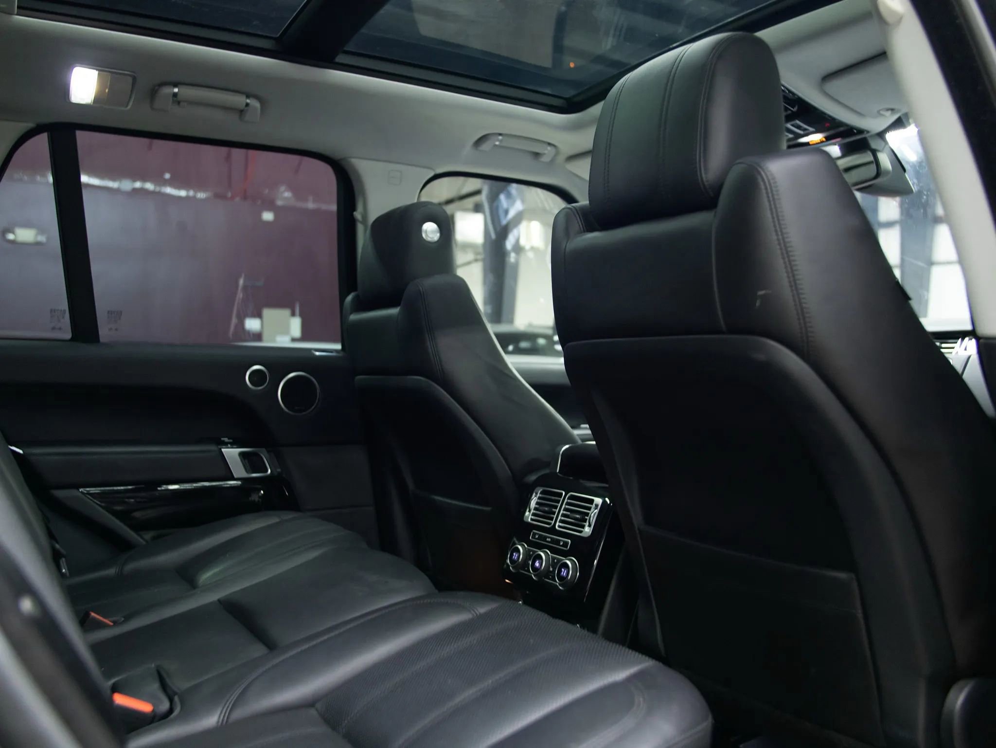 Used 2015 Land Rover Range Rover Supercharged image 29