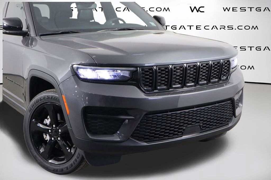 Used 2023 Jeep Grand Cherokee Altitude RWD image 52