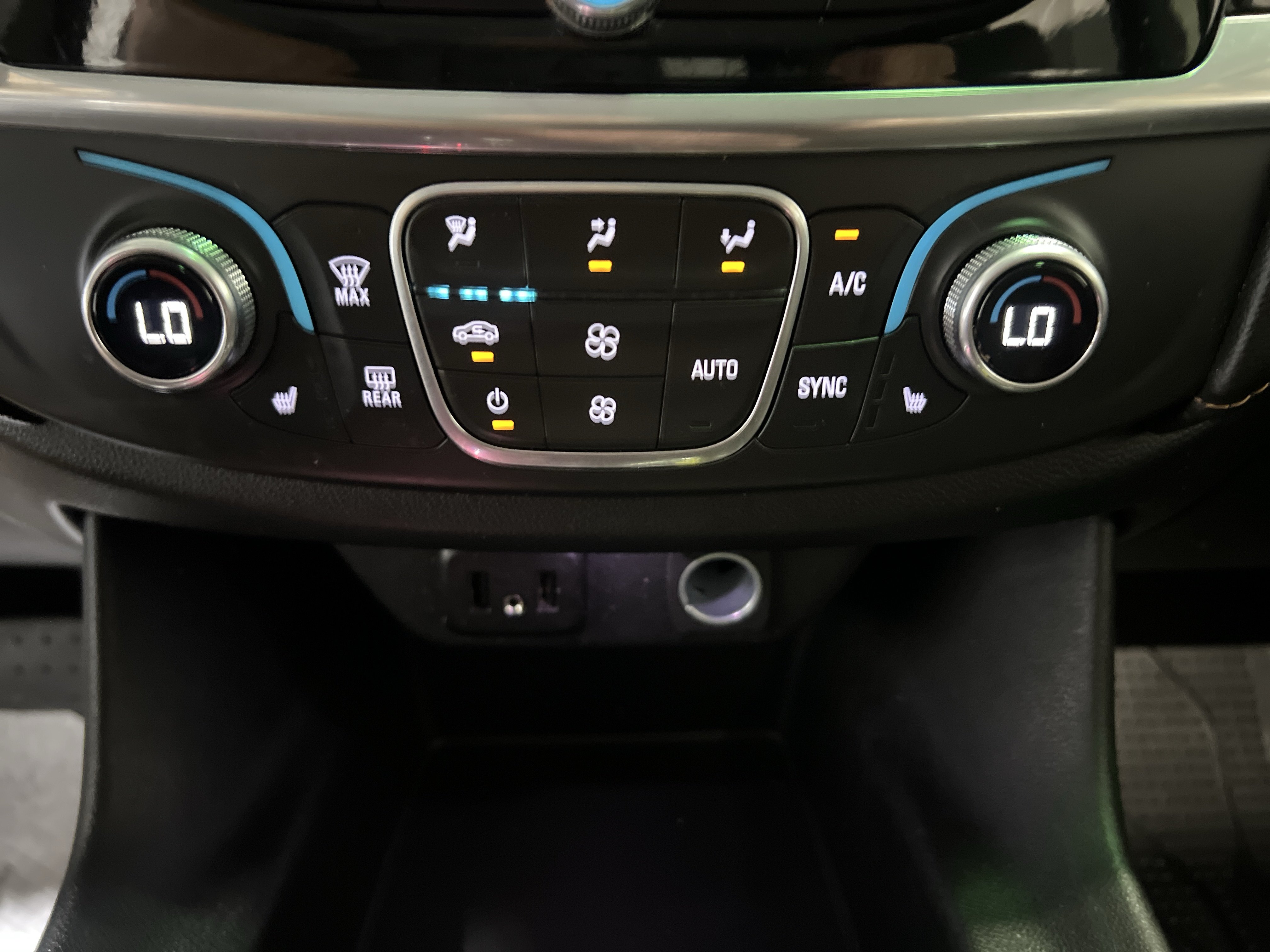 Used 2019 Chevrolet Traverse LT w/ LPO, Floor Liner Package AWD/4WD image 21