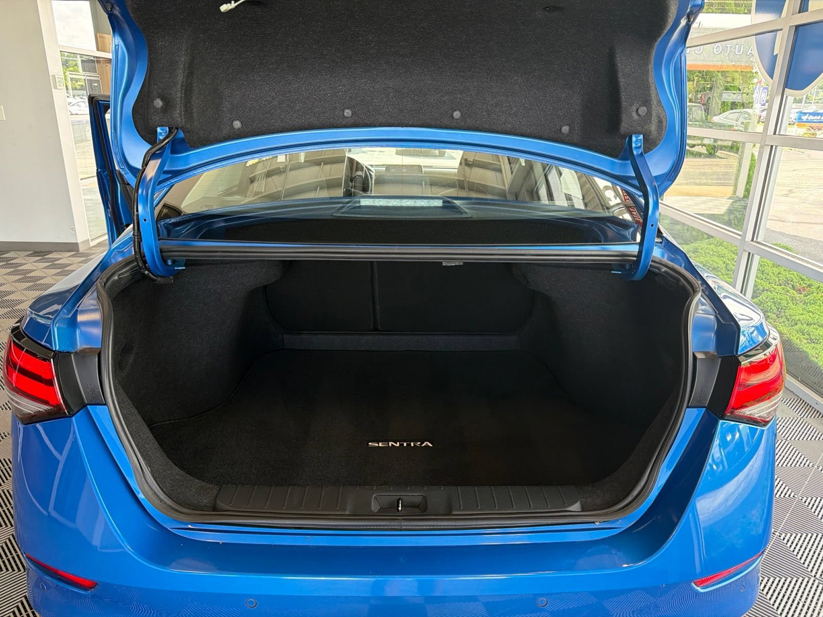 Used 2024 Nissan Sentra SV FWD image 11