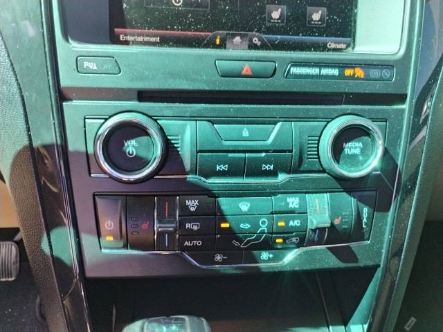 Used 2016 Ford Explorer XLT w/ Equipment Group 202A image 21