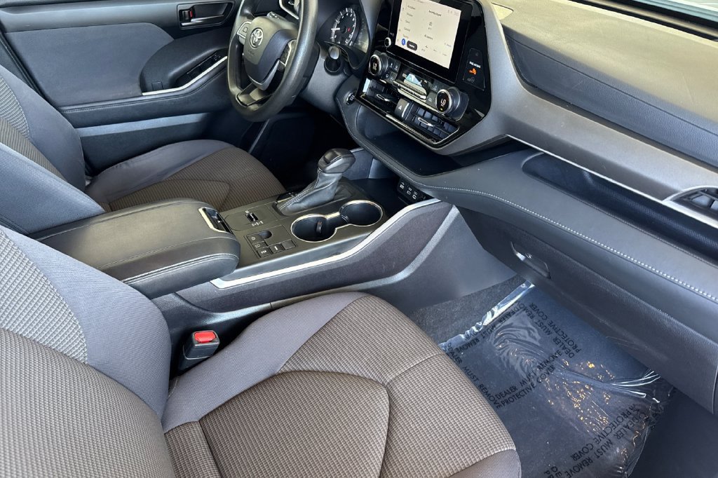 Used 2023 Toyota Highlander L FWD image 14