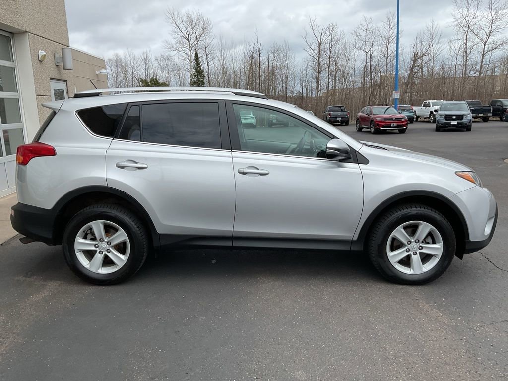 Used 2013 Toyota RAV4 XLE AWD/4WD image 4
