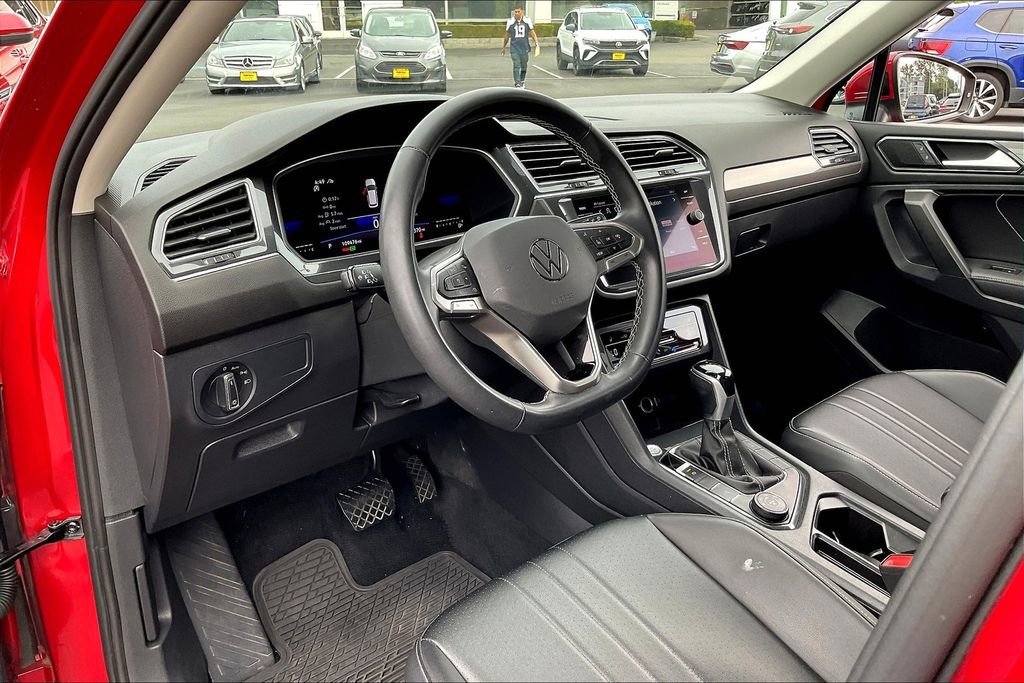 Used 2022 Volkswagen Tiguan SE image 44
