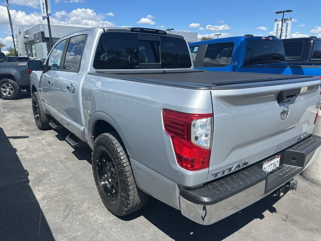Used 2018 Nissan Titan SV image 4