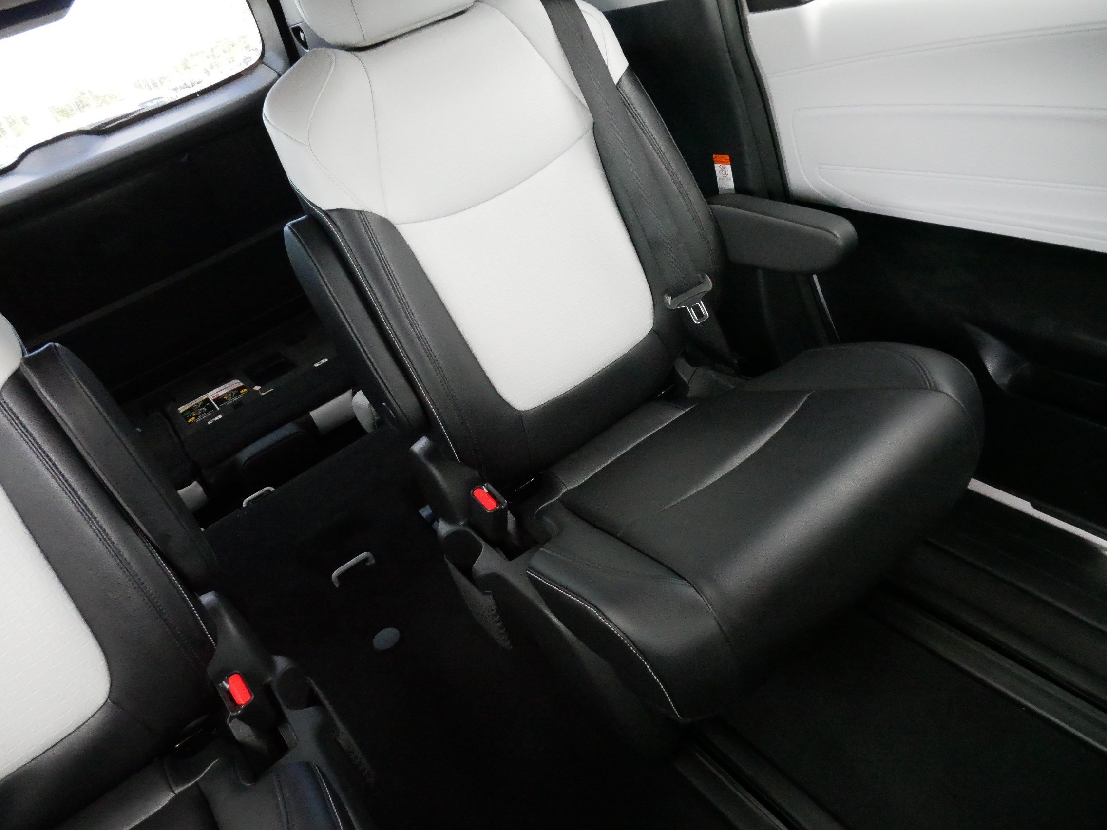 Certified 2026 Toyota Sienna XSE FWD image 14