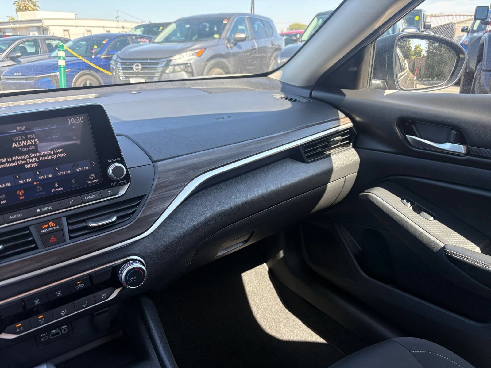 Used 2025 Nissan Altima 2.5 SV FWD image 36