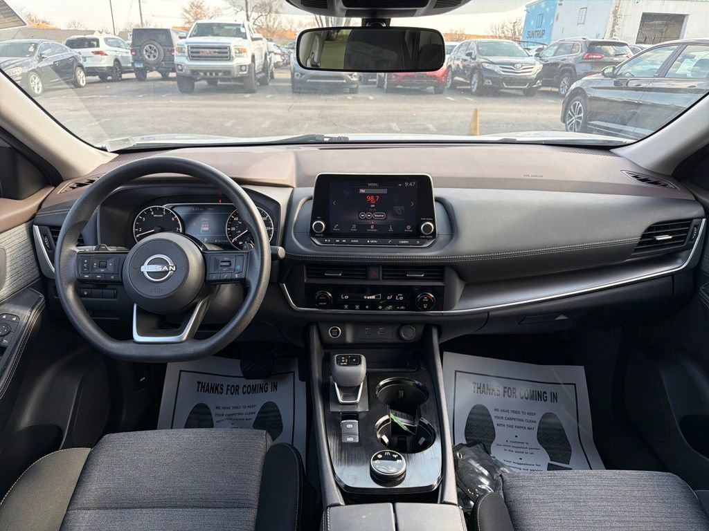 Used 2023 Nissan Rogue SV image 14