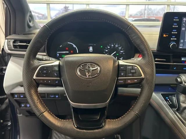 Used 2022 Toyota Sienna XSE image 29