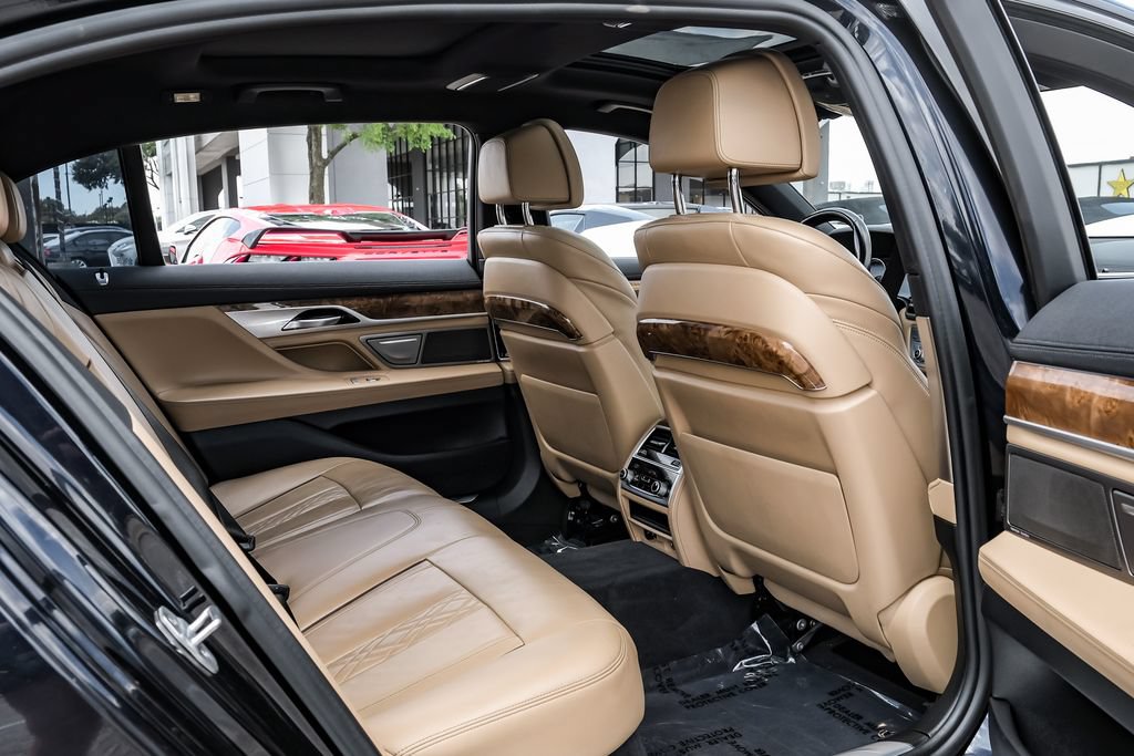 Used 2019 BMW 750i xDrive w/ M Sport Package AWD/4WD image 43