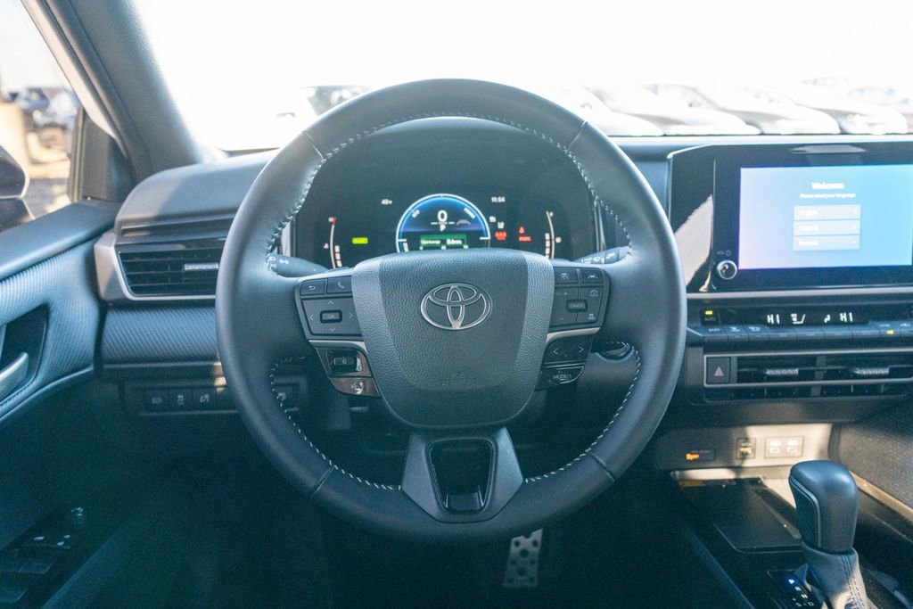 Used 2025 Toyota Camry SE w/ Convenience Package image 14