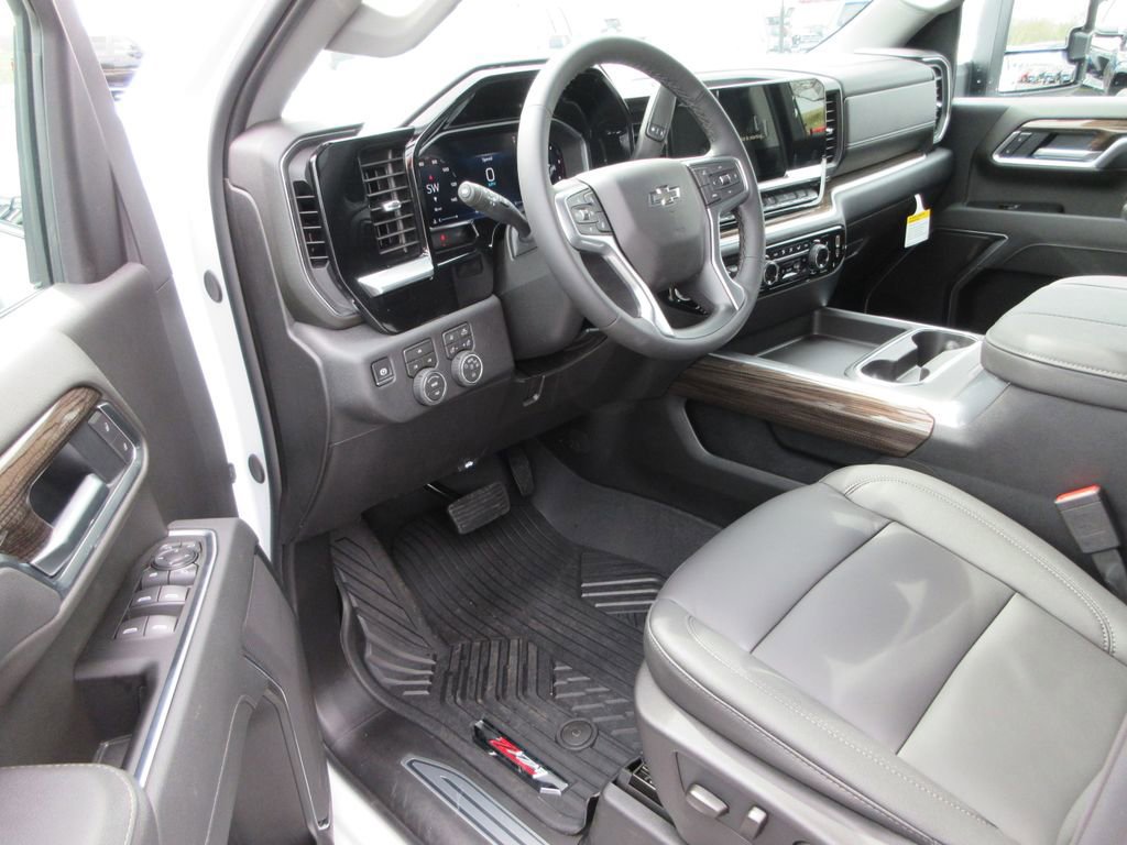 New 2026 Chevrolet Silverado 3500 LT image 16