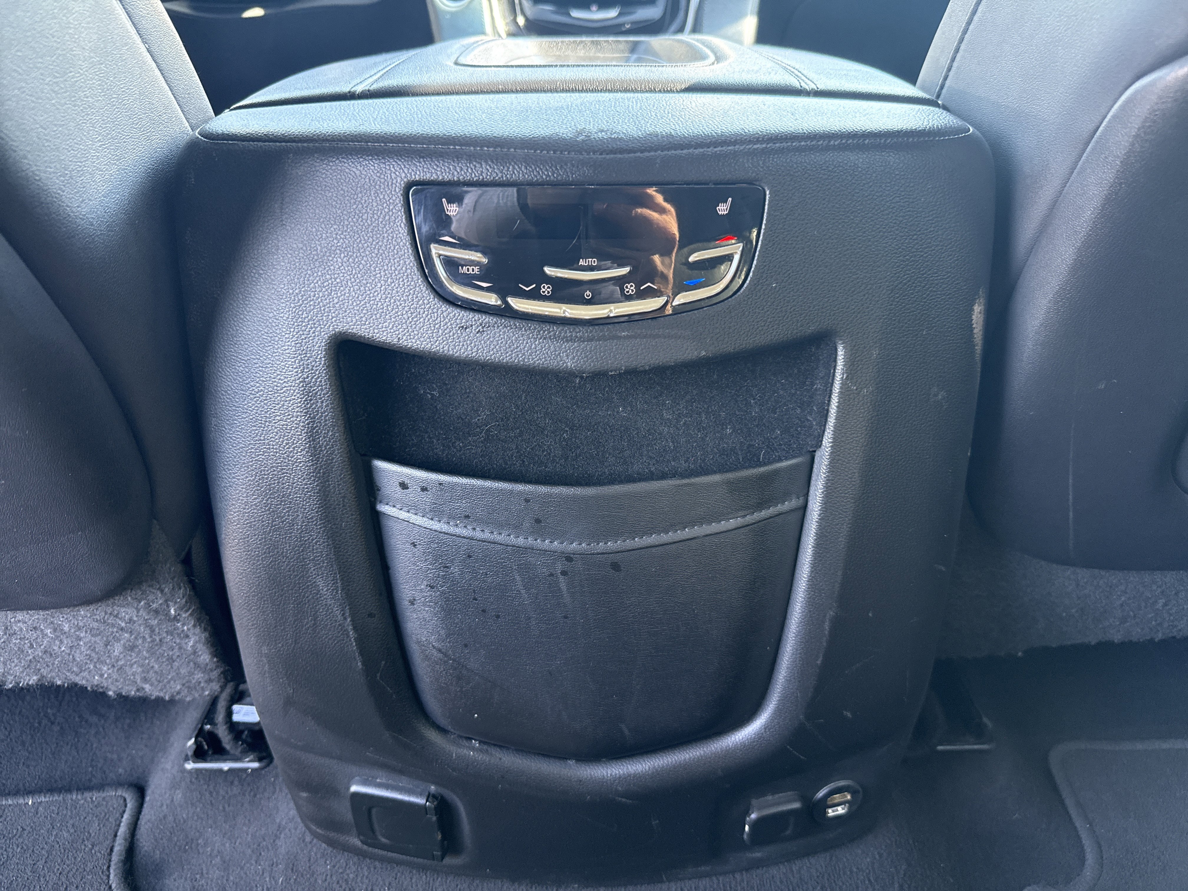 Used 2019 Cadillac Escalade ESV Luxury AWD/4WD image 26