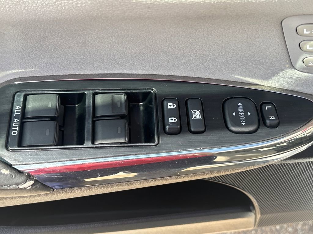 Used 2017 Toyota Avalon XLE Premium image 7