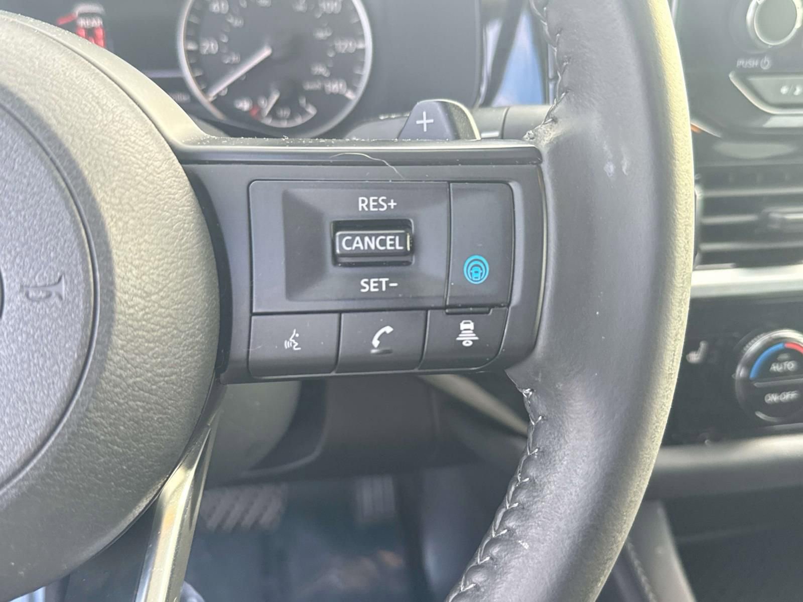 Used 2024 Nissan Pathfinder SV w/ SV Premium Package image 22