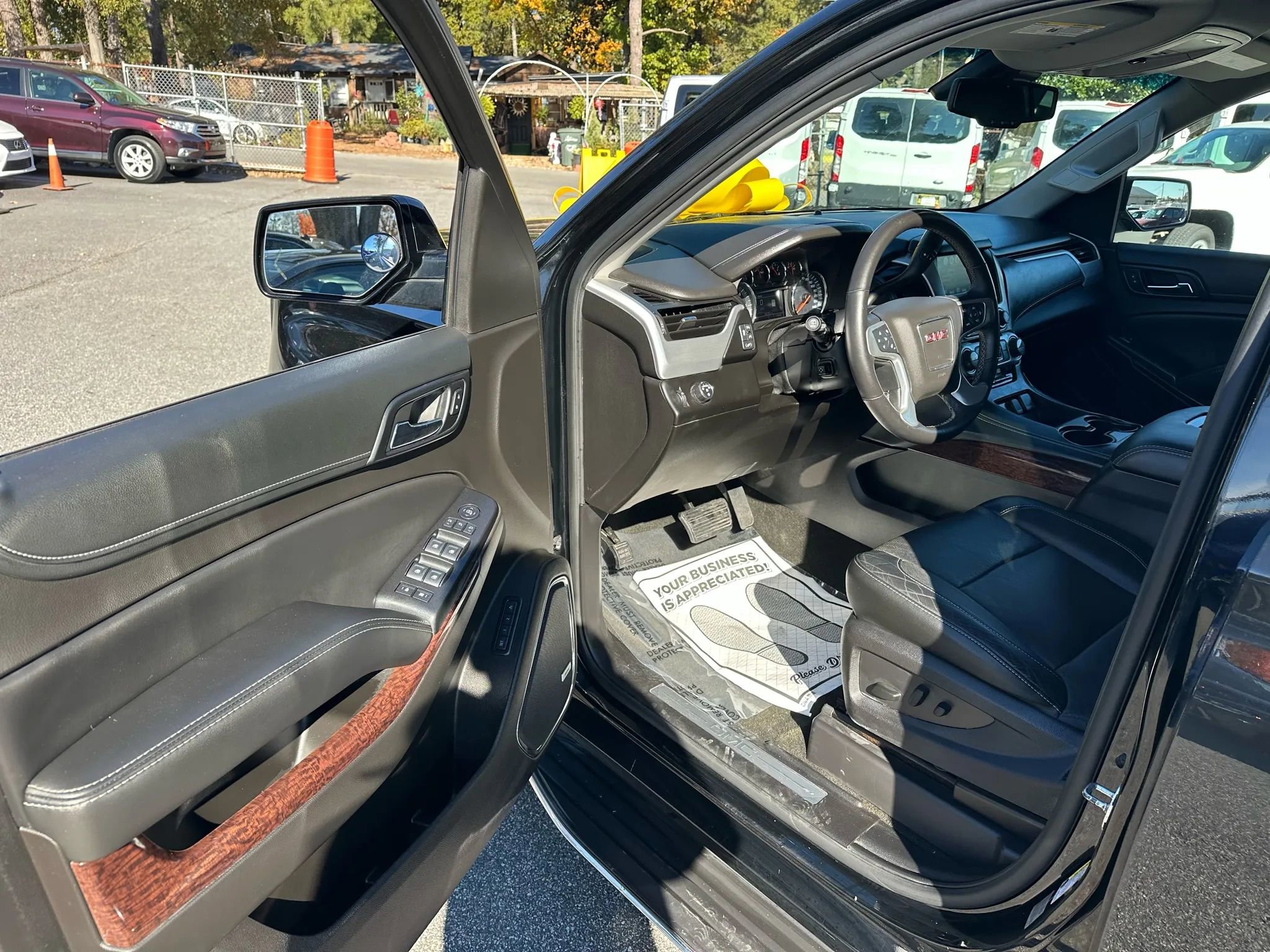 Used 2017 GMC Yukon XL SLT w/ Premium Edition image 33