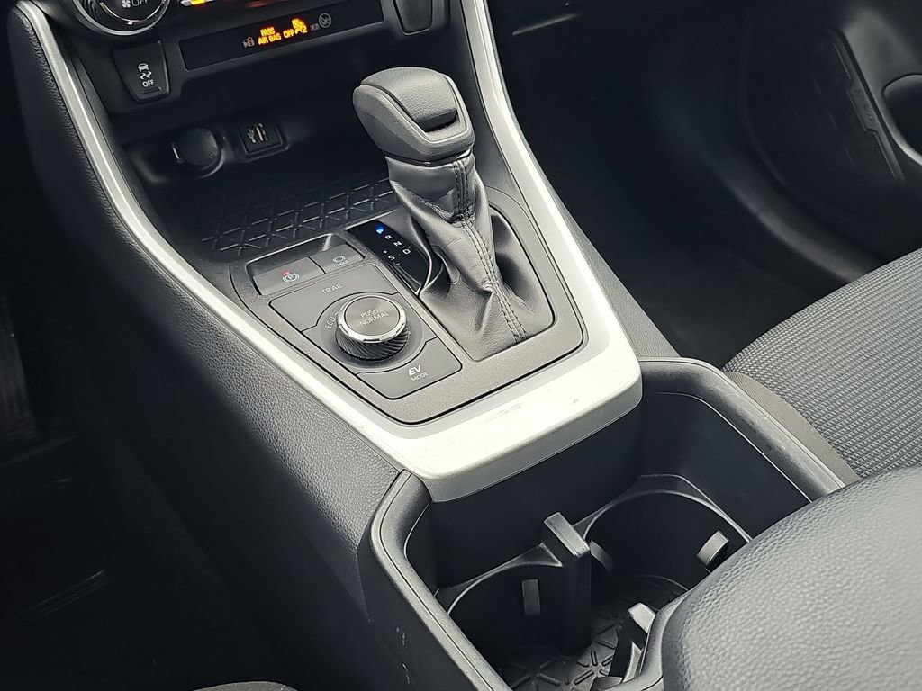 Used 2025 Toyota RAV4 LE image 28