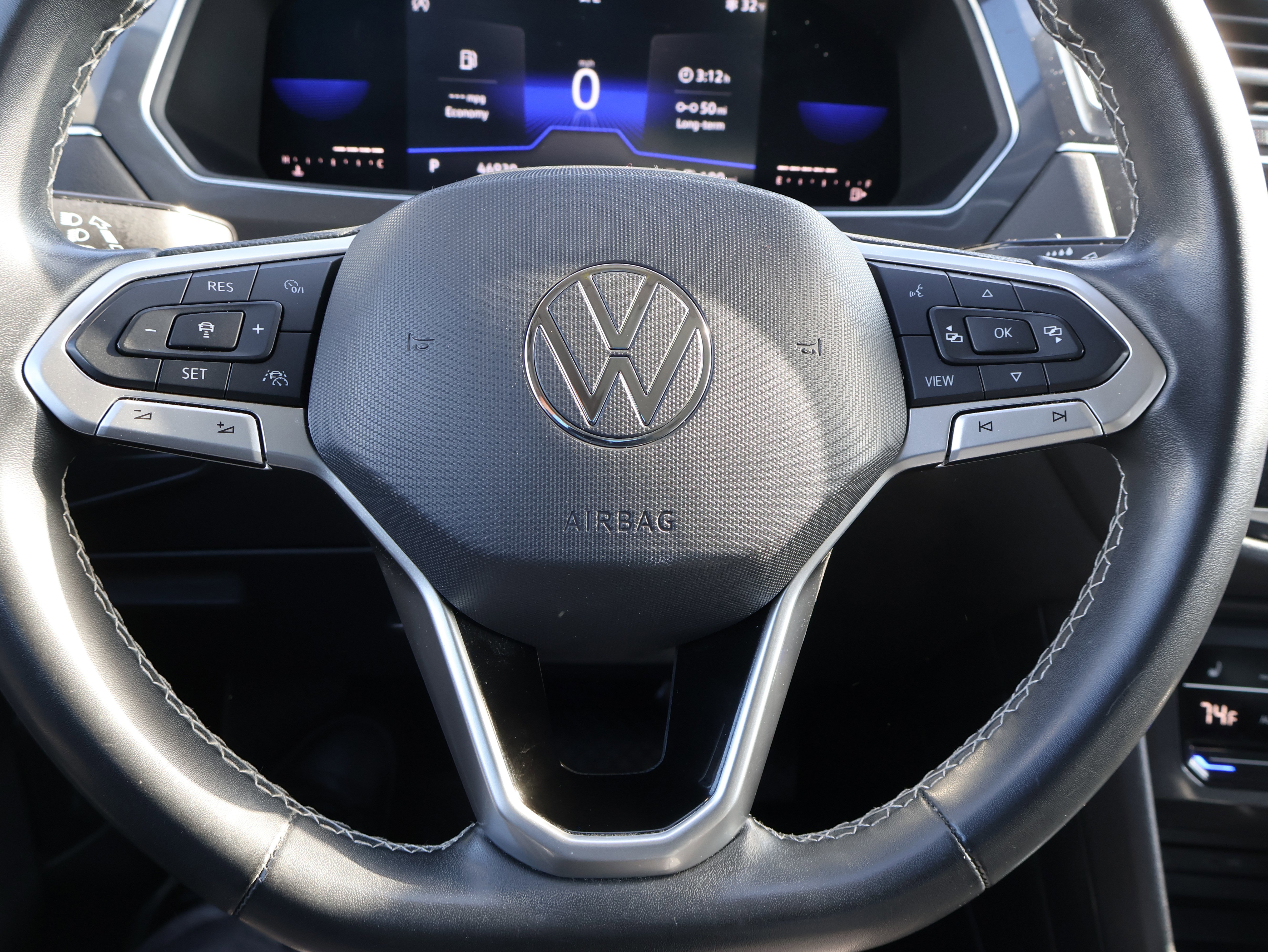 Used 2022 Volkswagen Tiguan SE w/ Panoramic Sunroof Package image 32