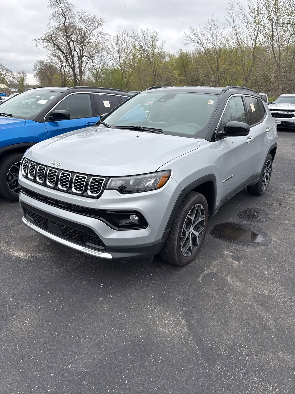 Used 2024 Jeep Compass Limited image 3