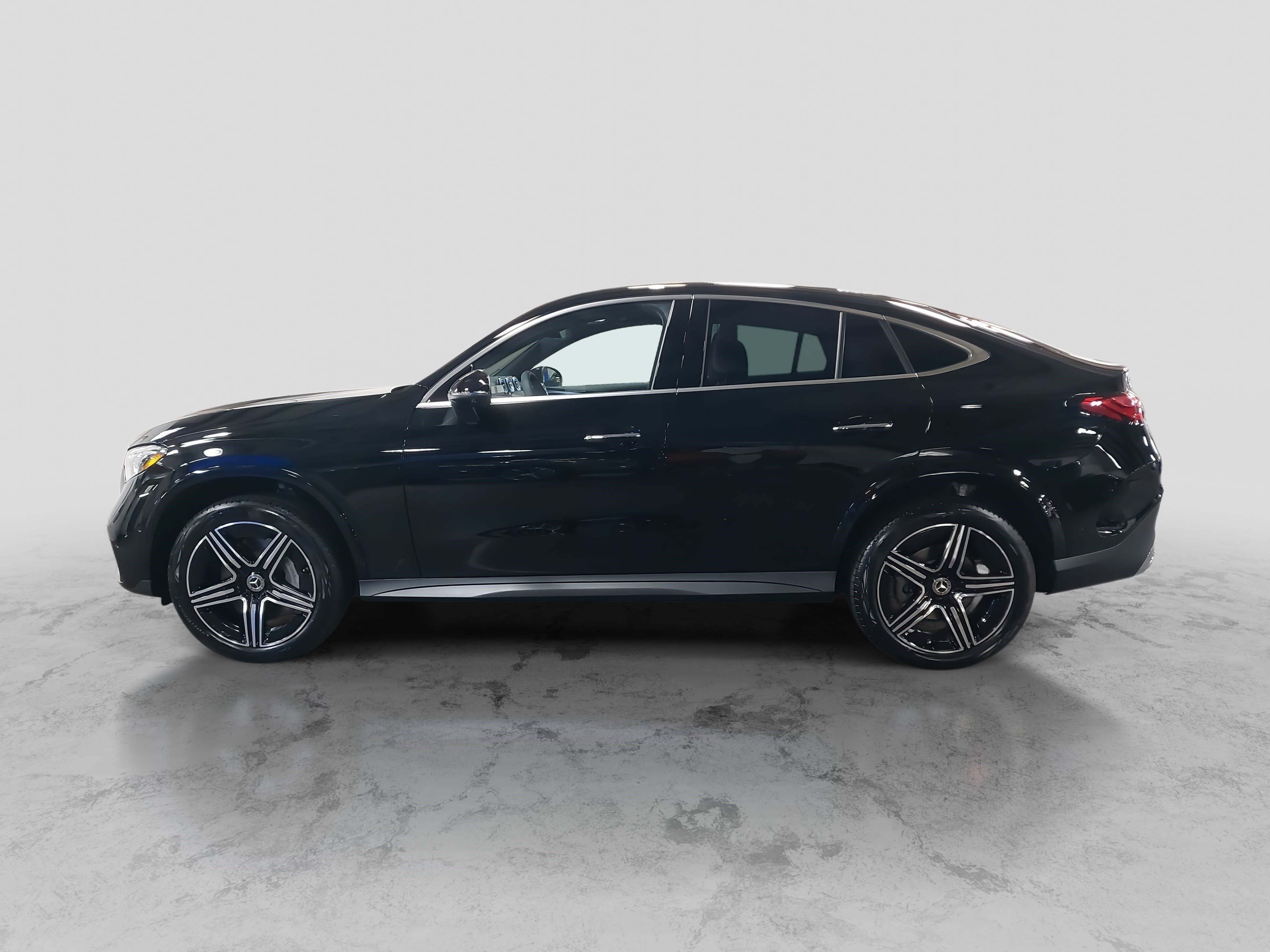 Used 2025 Mercedes-Benz GLC 300 4MATIC image 8