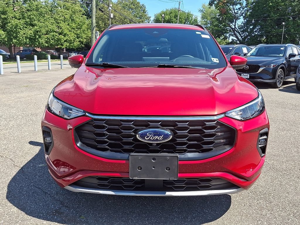 Used 2023 Ford Escape ST-Line Select w/ Tech Pack #2 AWD/4WD image 2