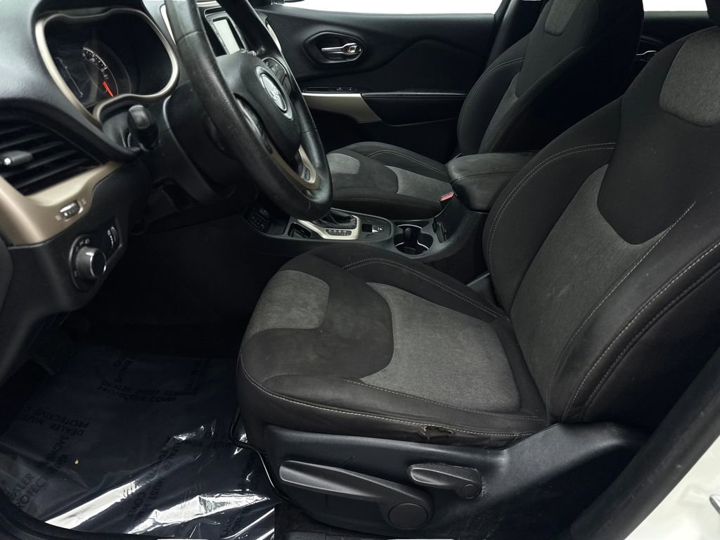 Used 2017 Jeep Cherokee Sport image 26