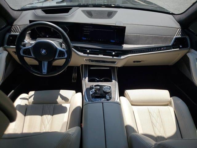 Used 2025 BMW X7 xDrive40i w/ M Sport Package AWD/4WD image 6