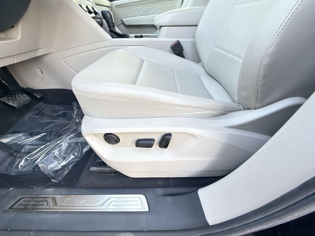 Used 2023 Volkswagen Atlas SE w/ Panoramic Sunroof Package image 14