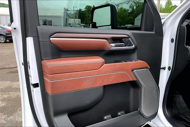 Used 2025 GMC Sierra 3500 Denali Ultimate AWD/4WD image 18