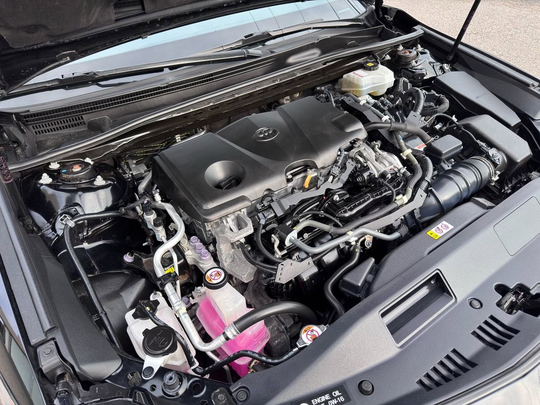 Used 2020 Toyota Camry SE w/ Sunroof Package image 36