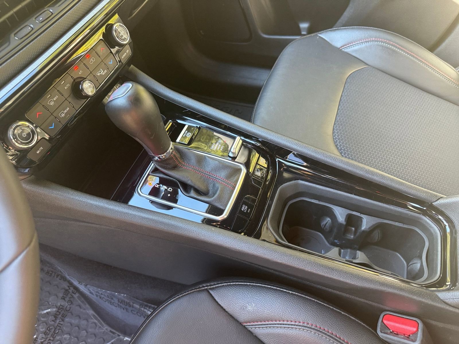 Used 2025 Jeep Compass Trailhawk image 41