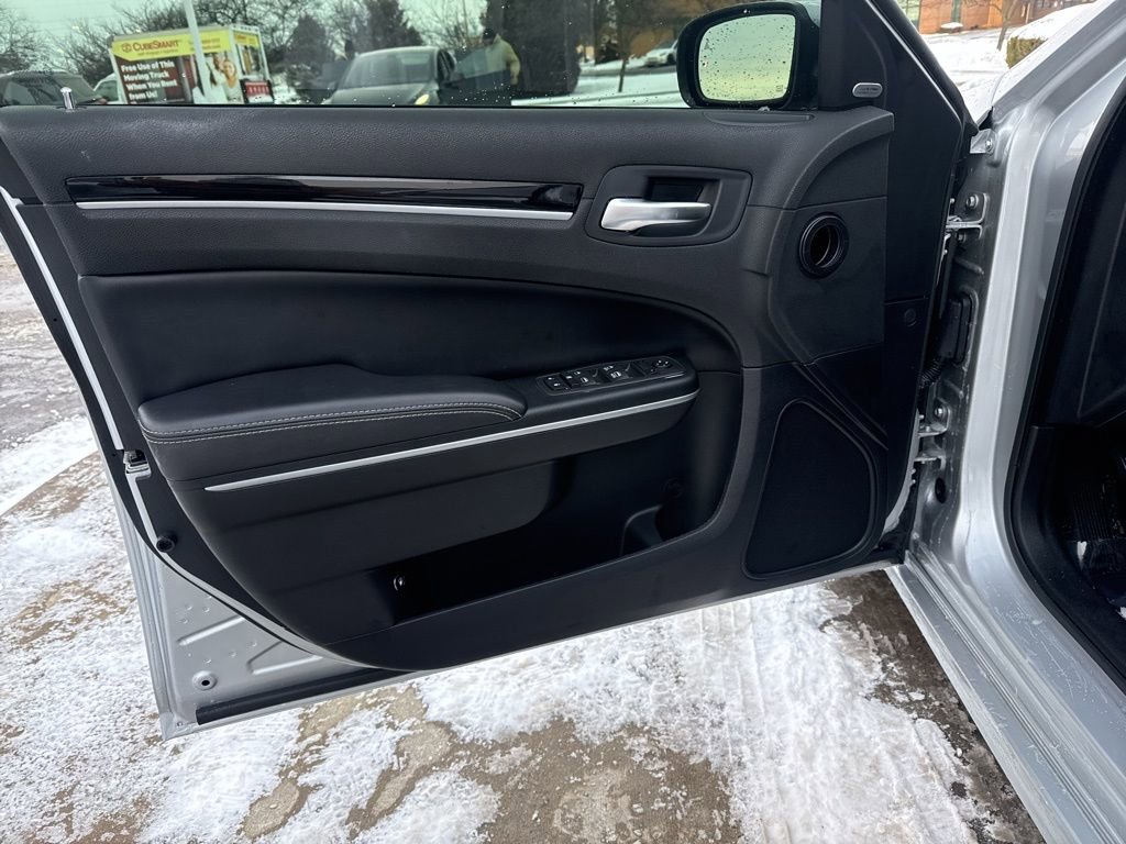 Used 2022 Chrysler 300 S w/ Safetytec Plus Group image 15