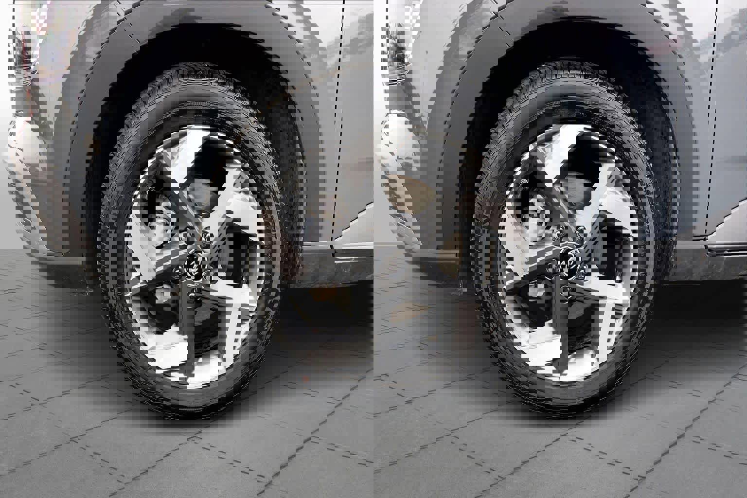 Used 2025 Hyundai Venue SEL image 10