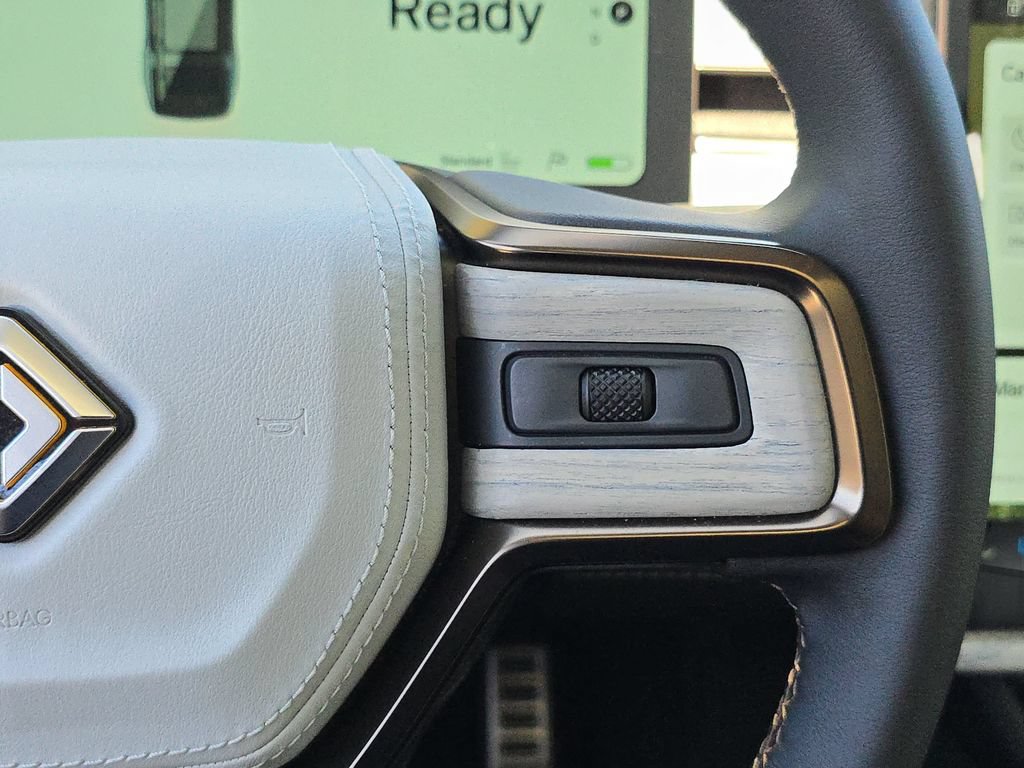Used 2025 Rivian R1S Premium AWD/4WD image 25